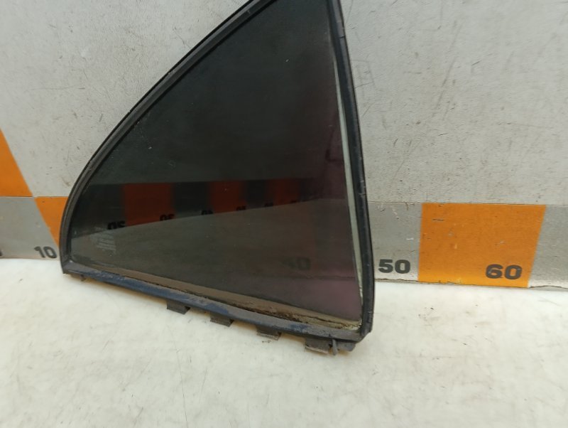 Стекло двери задней правой