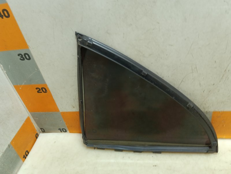 Стекло двери задней правой