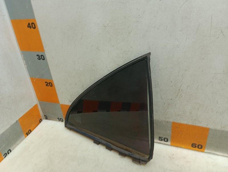 Стекло двери задней правой