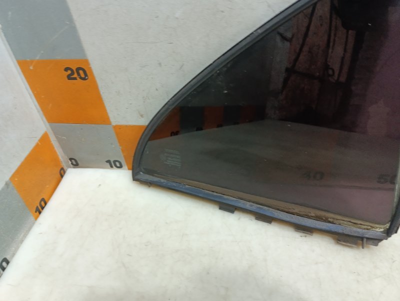 Стекло двери задней правой