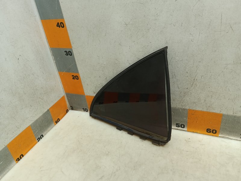 Стекло двери задней правой