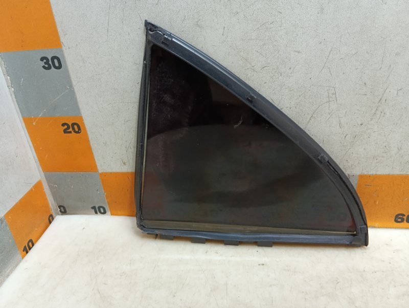 Стекло двери задней правой