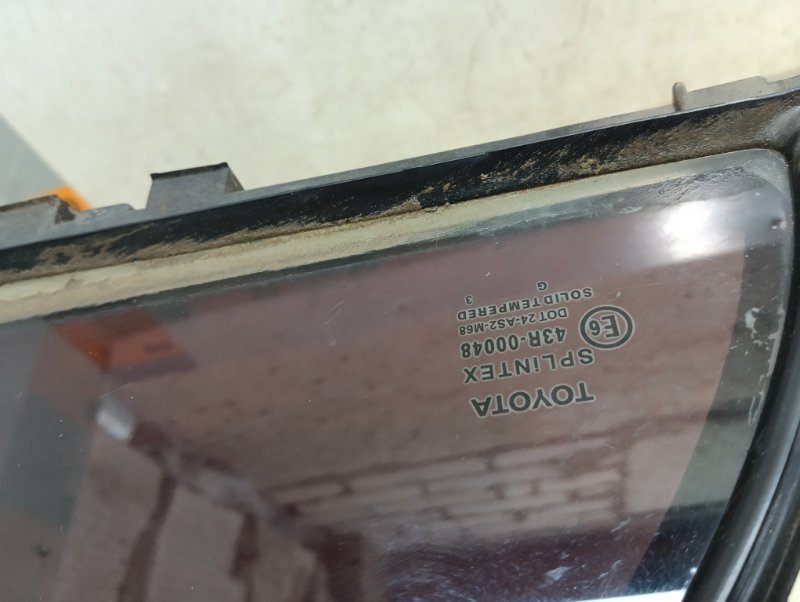 Стекло двери задней правой