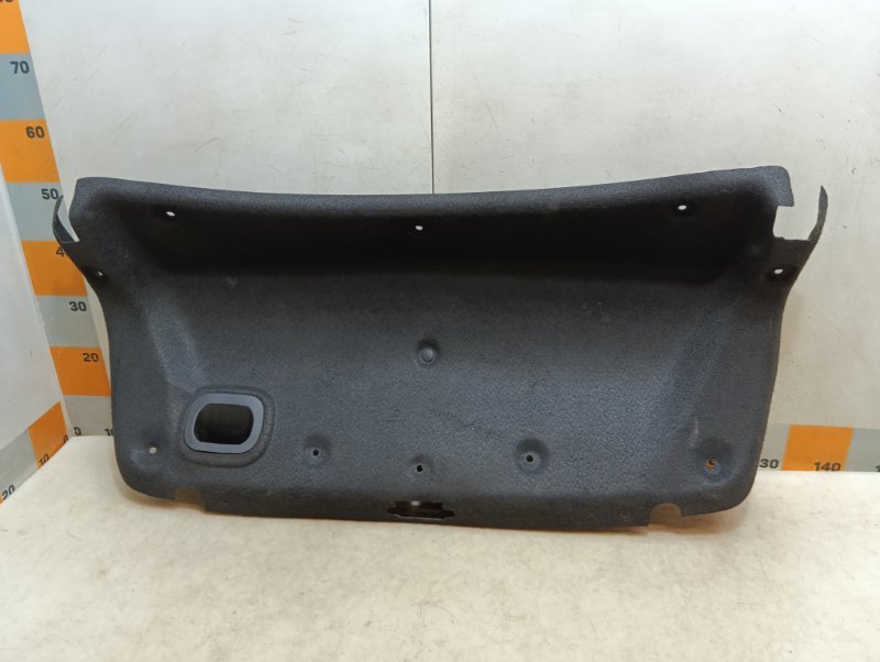 Обшивка крышки багажника