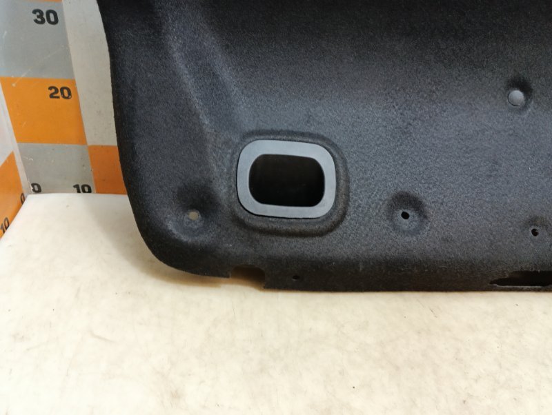 Обшивка крышки багажника