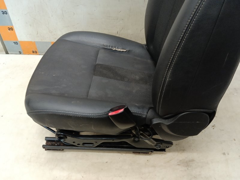 Сиденье переднее правое