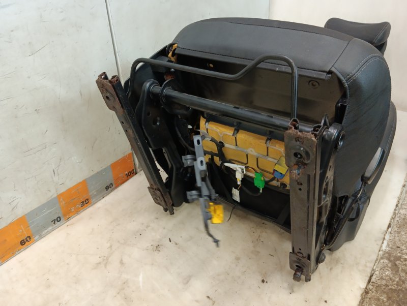 Сиденье переднее правое