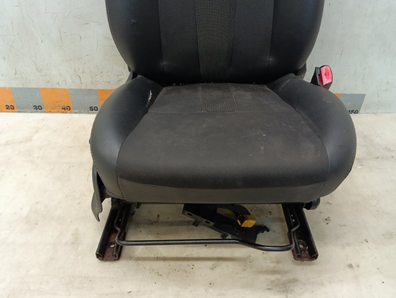 Сиденье переднее правое