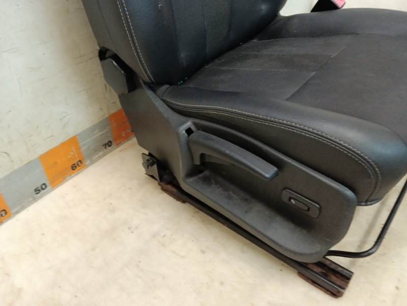 Сиденье переднее правое