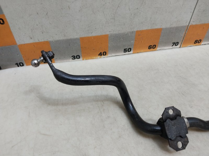 Стабилизатор передний