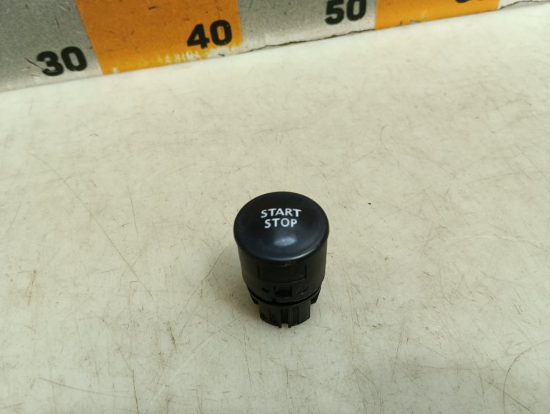 Кнопка запуска двигателя