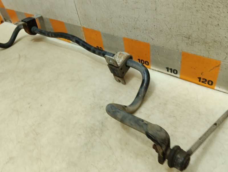 Стабилизатор передний