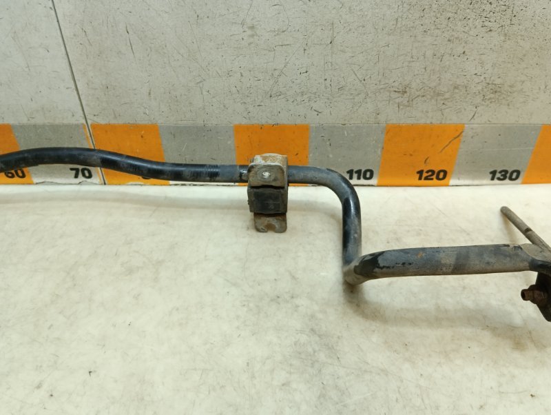 Стабилизатор передний