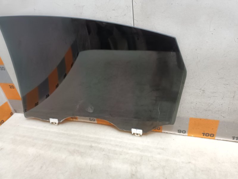 Стекло двери задней правой