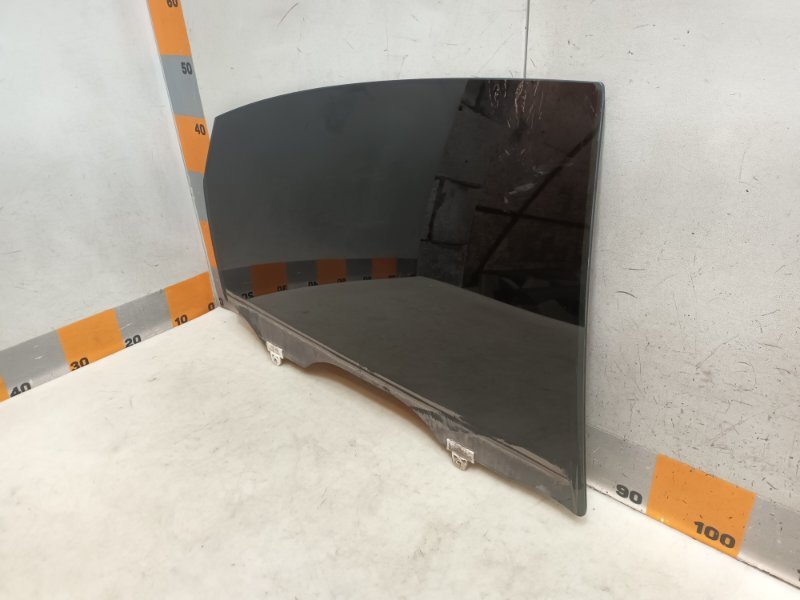 Стекло двери задней правой