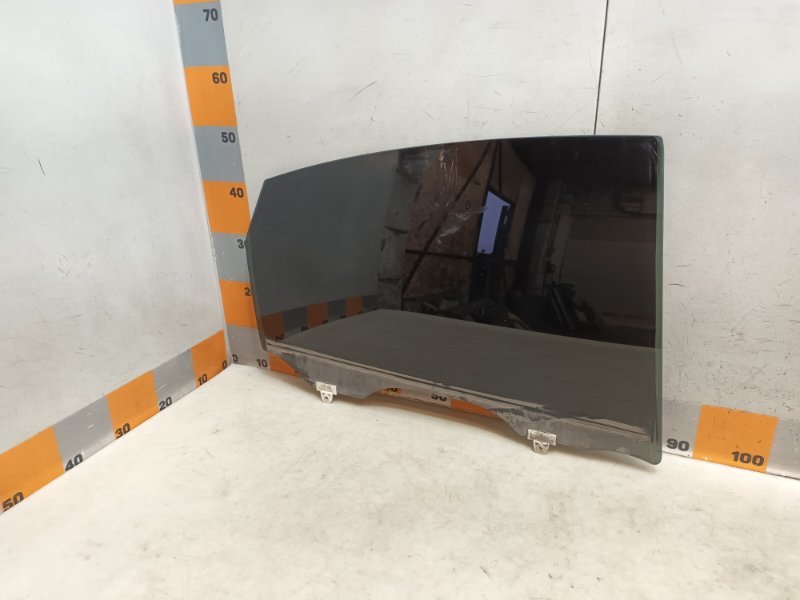 Стекло двери задней правой