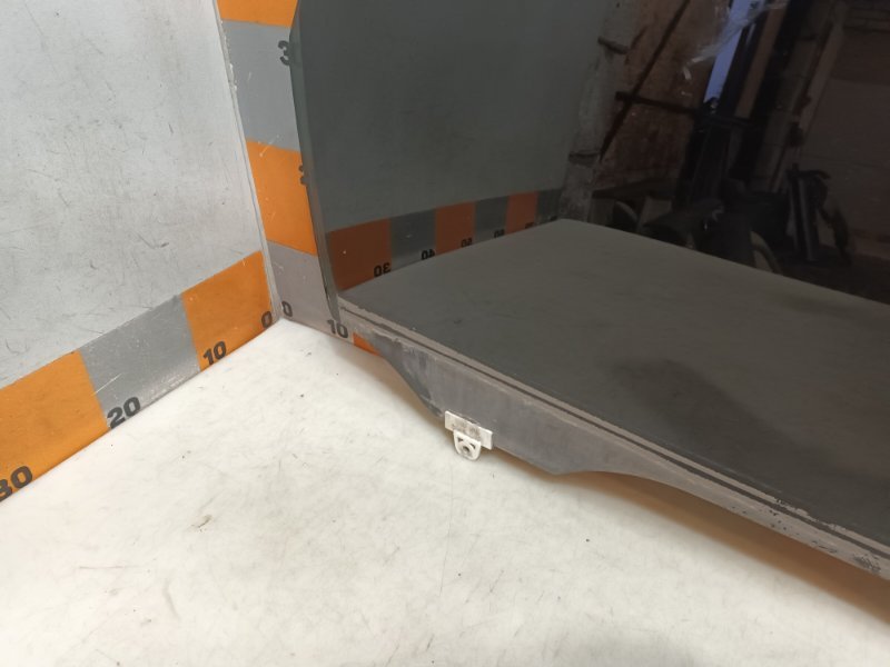 Стекло двери задней правой