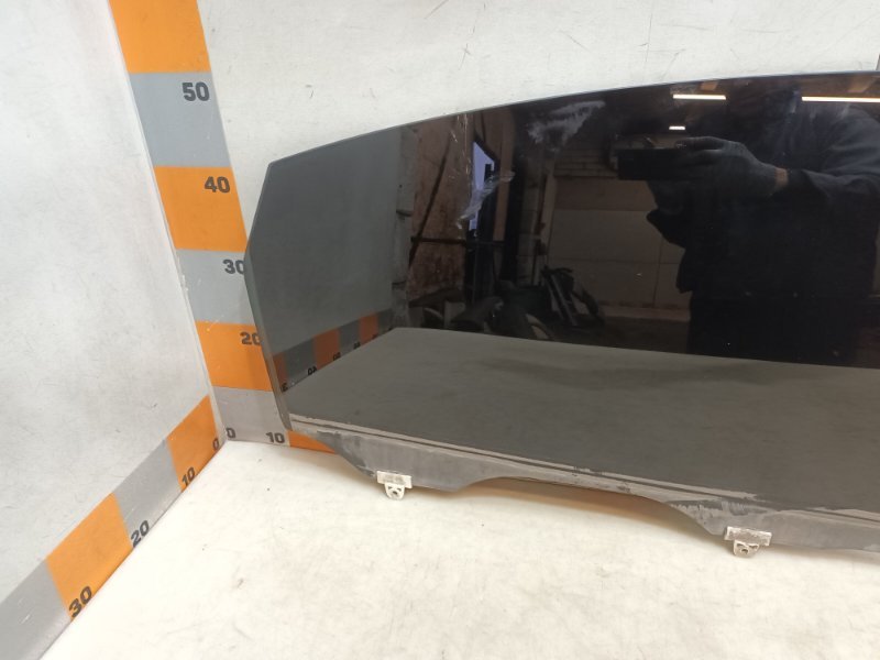 Стекло двери задней правой