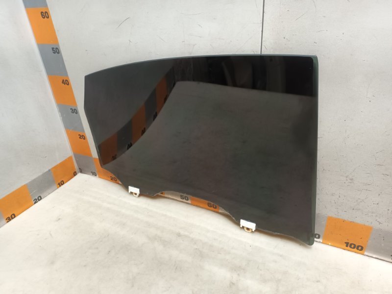 Стекло двери задней левой