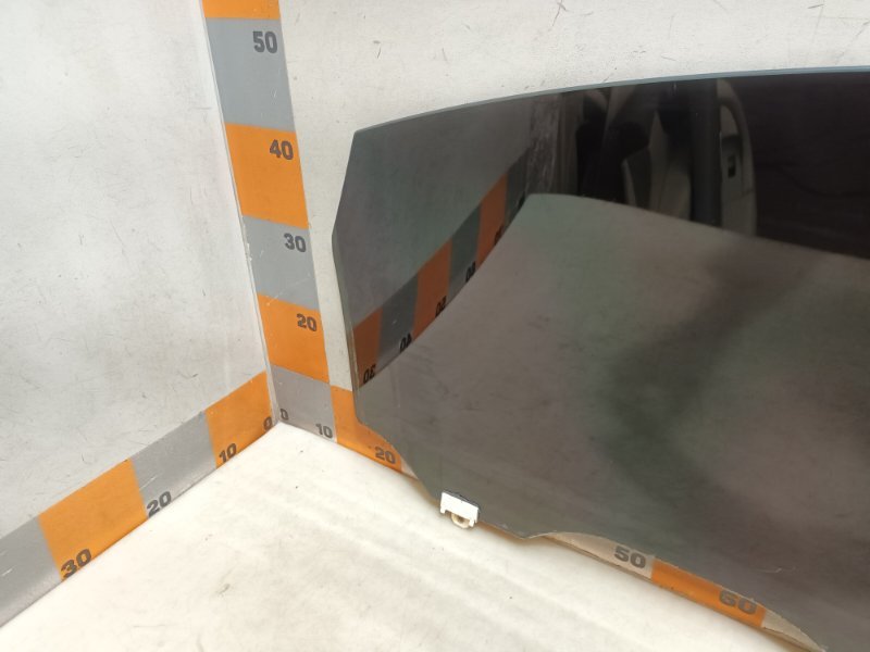 Стекло двери задней левой