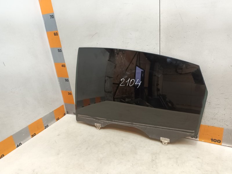 Стекло двери задней левой