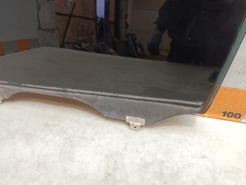 Стекло двери задней левой