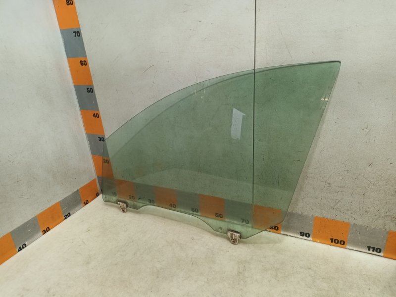 Стекло двери передней левой