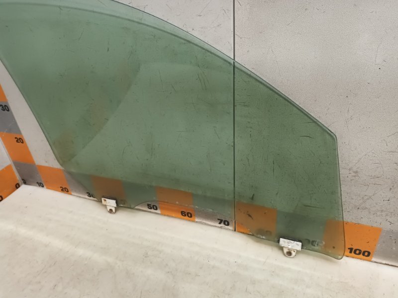 Стекло двери передней левой