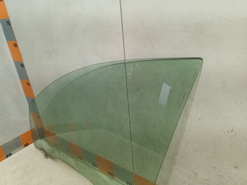 Стекло двери передней левой