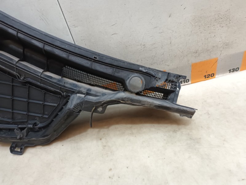 Планка под лобовое стекло