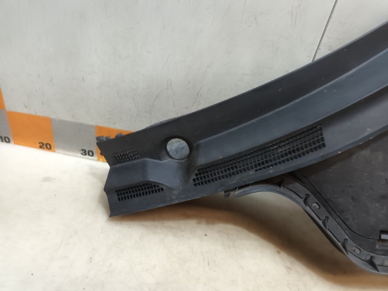 Планка под лобовое стекло