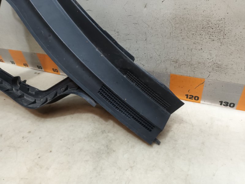 Планка под лобовое стекло