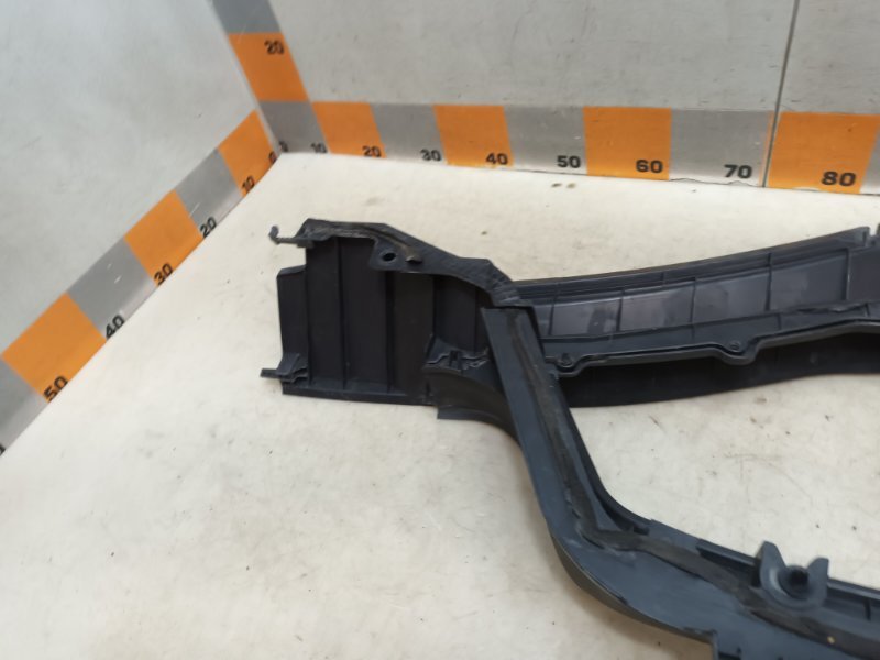 Планка под лобовое стекло