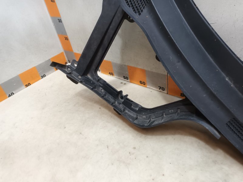 Планка под лобовое стекло