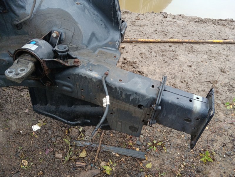 Лонжерон передний левый