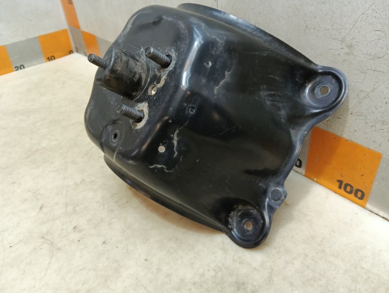 Кронштейн крепления запасного колеса