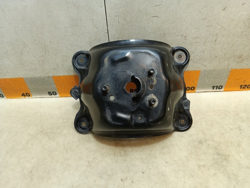 Кронштейн крепления запасного колеса