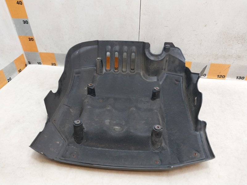 Крышка двигателя