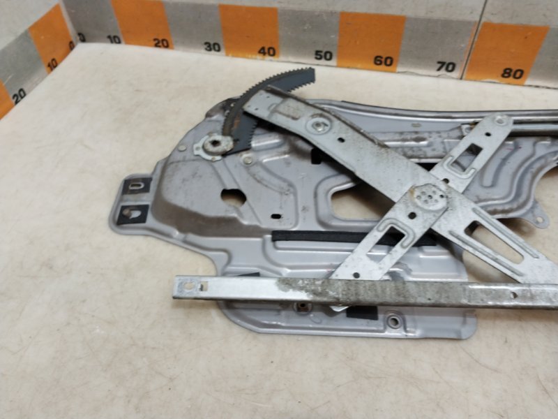 Стеклоподъемник электр. передний правый