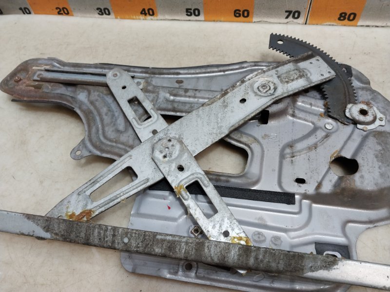 Стеклоподъемник электр. передний левый