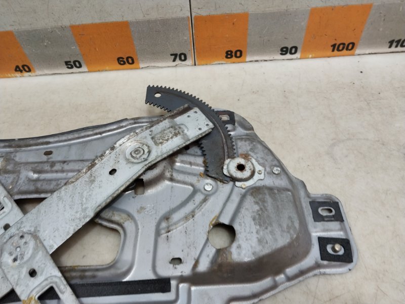 Стеклоподъемник электр. передний левый