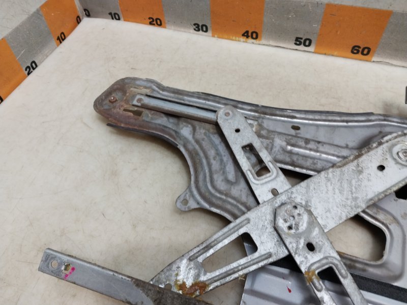 Стеклоподъемник электр. передний левый