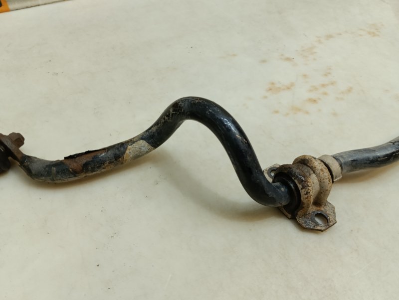 Стабилизатор передний