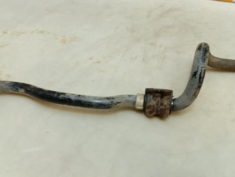 Стабилизатор передний