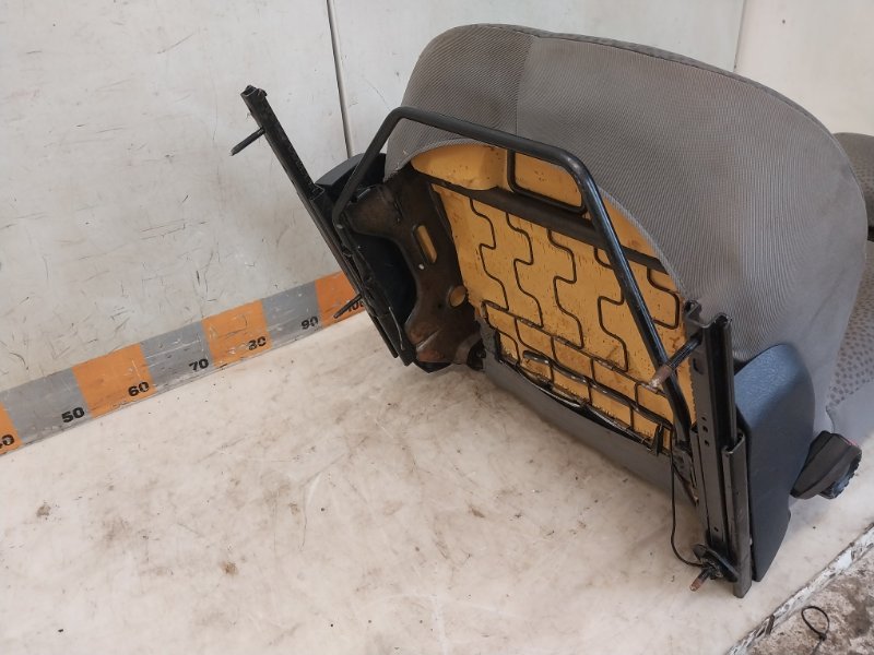 Сиденье переднее правое