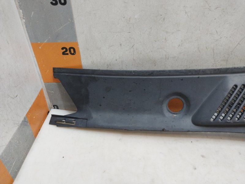 Планка под лобовое стекло