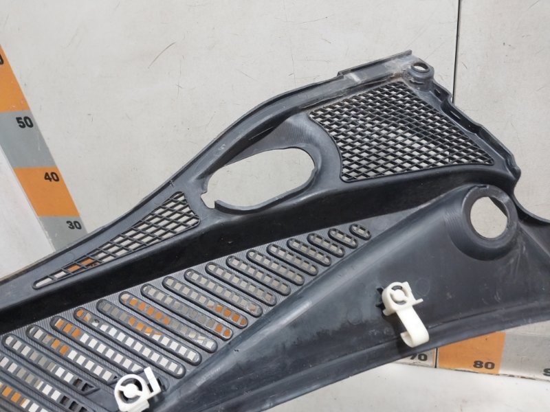 Планка под лобовое стекло