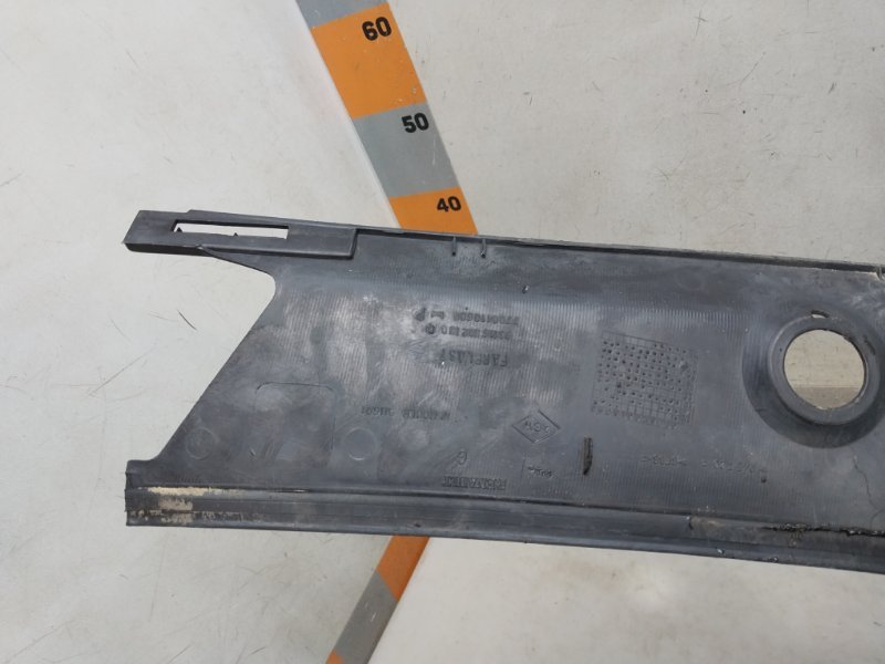 Планка под лобовое стекло