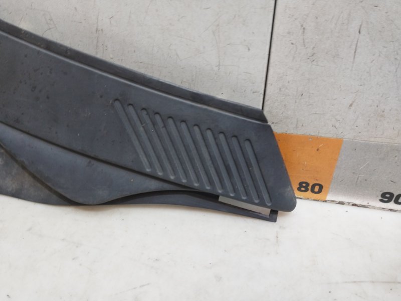 Планка под лобовое стекло