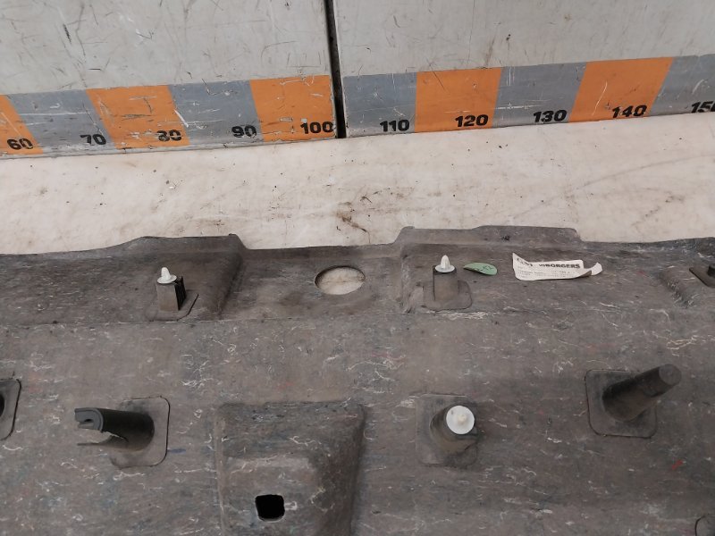 Обшивка крышки багажника